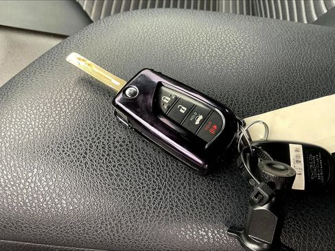 Used 2022 Toyota Camry SE FWD image 33