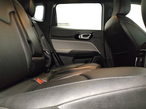 Used 2025 Jeep Compass Limited AWD/4WD image 19