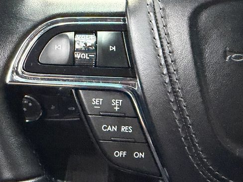 Used 2017 Lincoln Continental Select AWD/4WD image 29