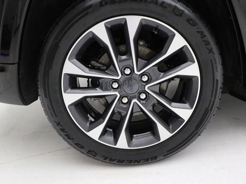 Used 2023 Jeep Grand Cherokee Overland w/ Luxury Tech Group IV AWD/4WD image 9