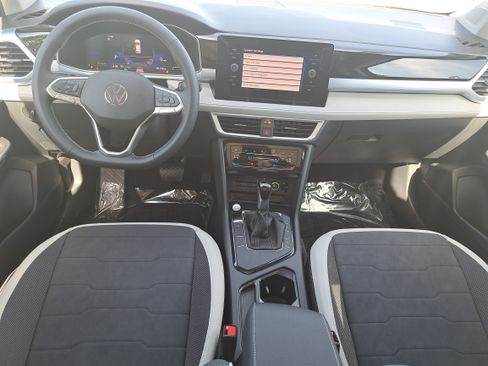 New 2026 Volkswagen Taos SE FWD image 9