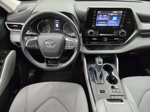 Used 2021 Toyota Highlander LE image 10