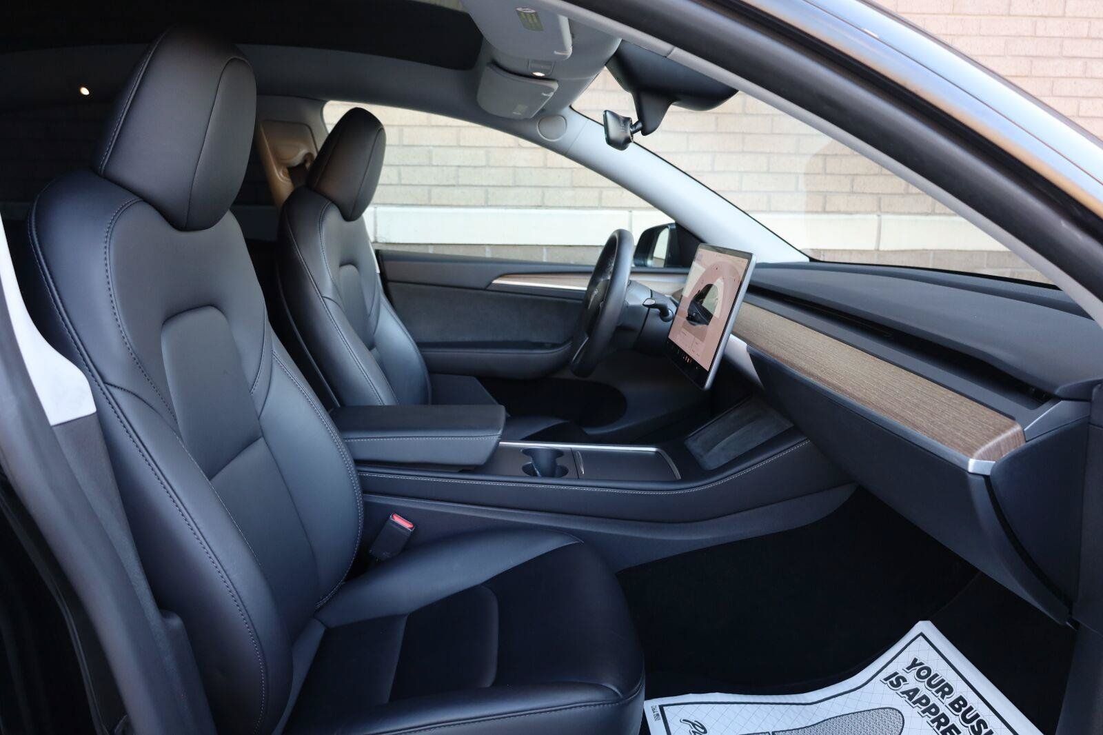 Used 2025 Tesla Model Y Long Range RWD image 28