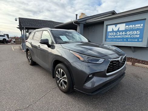 Used 2023 Toyota Highlander XLE image 1