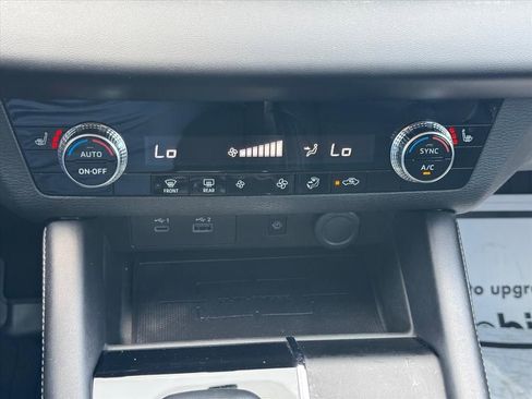 Used 2024 Mitsubishi Outlander FWD image 21