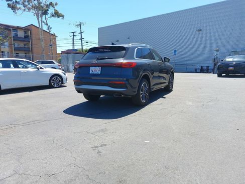 Certified 2025 Audi Q5 Premium w/ Convenience Package AWD/4WD image 3