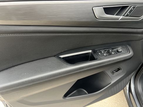 Used 2024 Volkswagen Atlas Cross Sport SE w/ Panoramic Sunroof Package image 13