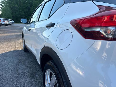 Used 2018 Nissan Kicks S image 16