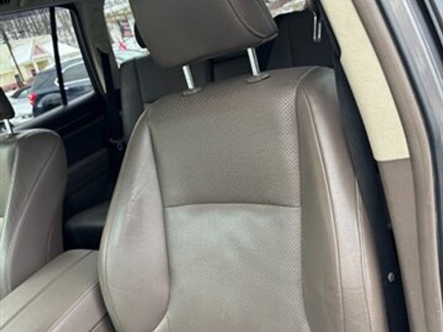 Used 2010 Lexus GX 460 image 18