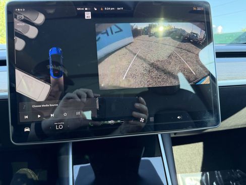 Used 2020 Tesla Model Y Long Range AWD/4WD image 28