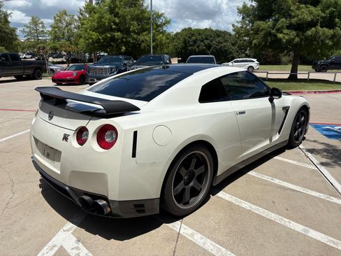 Used 2014 Nissan GT-R Black Edition AWD/4WD image 3