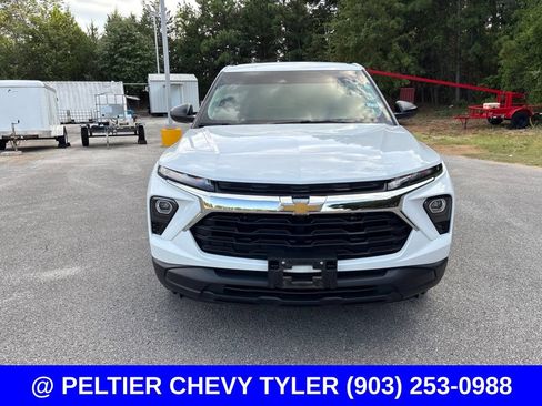 Used 2024 Chevrolet TrailBlazer LS w/ LS Convenience Package FWD image 2