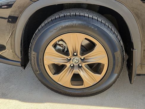 Used 2022 Toyota Highlander Bronze Edition image 7