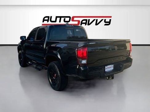 Used 2022 Toyota Tacoma SR5 w/ Technology Package RWD image 5