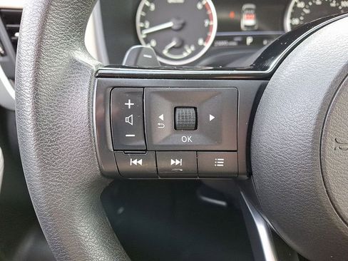 Used 2023 Nissan Rogue SV image 21