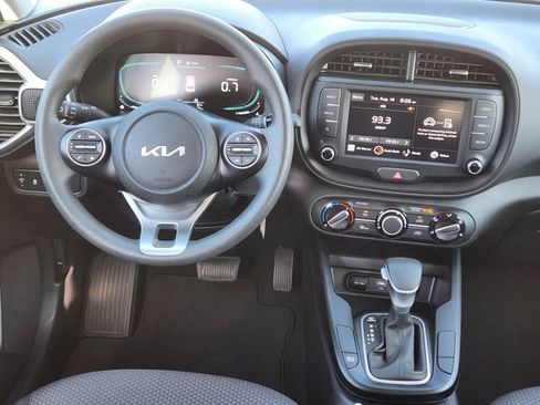 Certified 2025 Kia Soul LX w/ LX Technology Package FWD image 26