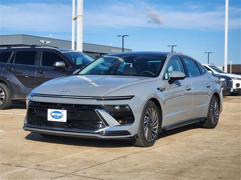 Used 2025 Hyundai Sonata Limited image 2