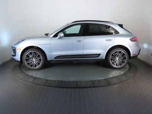 Certified 2026 Porsche Macan AWD/4WD image 2