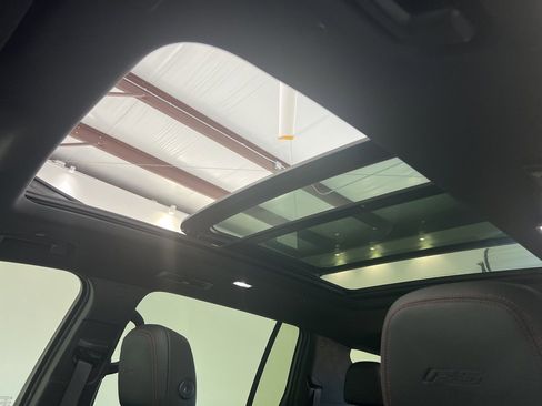 Used 2024 Chevrolet Traverse RS image 17