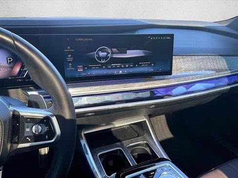Used 2023 BMW 740i w/ Executive Package image 8