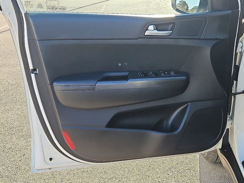 Used 2017 Kia Sportage LX image 18