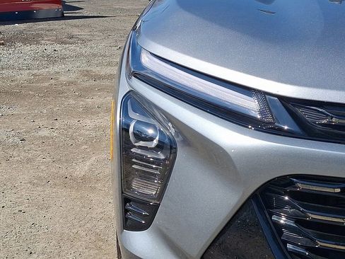 Used 2025 Chevrolet Trax ACTIV w/ Sunroof Package image 37