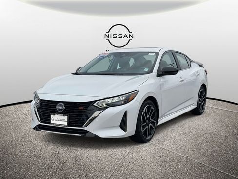 Certified 2025 Nissan Sentra SR w/ SR Premium Package image 4