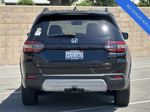 Certified 2025 Honda Pilot TrailSport image 5
