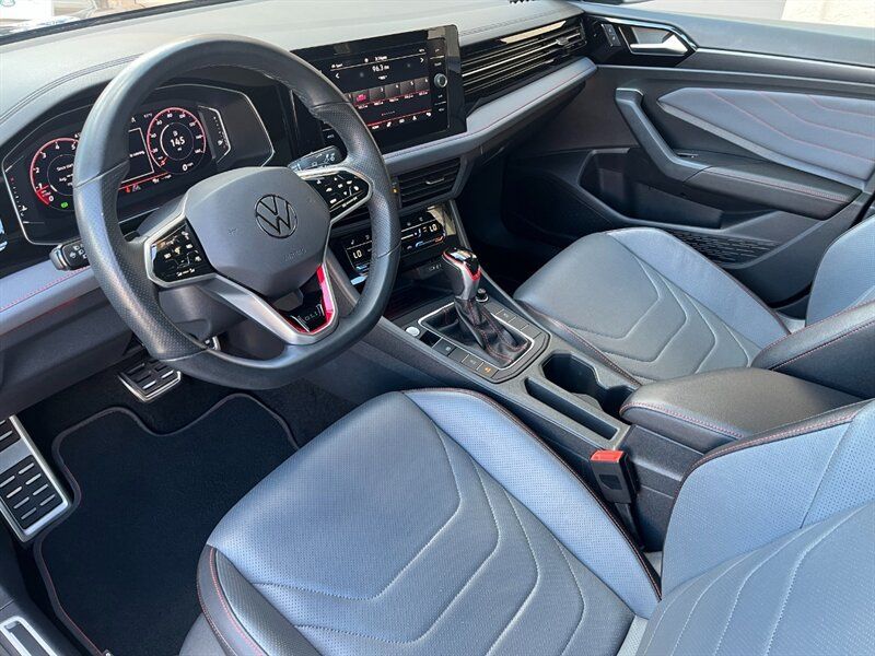 Used 2025 Volkswagen Jetta GLI Autobahn FWD image 2