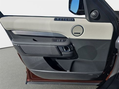 New 2026 Land Rover Discovery Limited Edition image 29