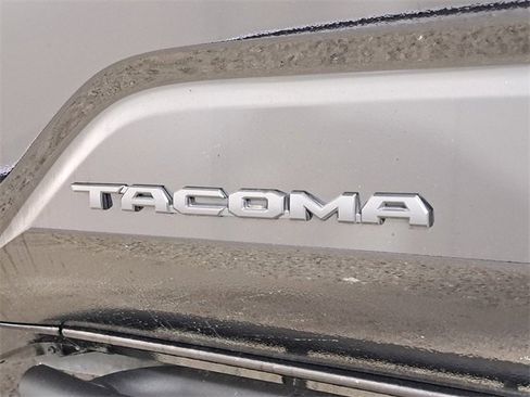 Used 2024 Toyota Tacoma TRD Off-Road image 9