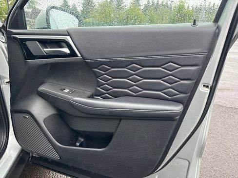 Used 2025 Mitsubishi Outlander SEL FWD image 28