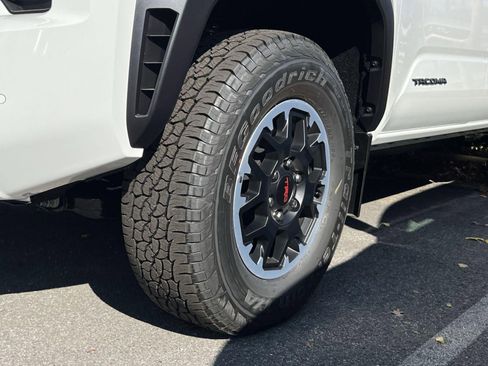 New 2024 Toyota Tacoma TRD Off-Road image 5