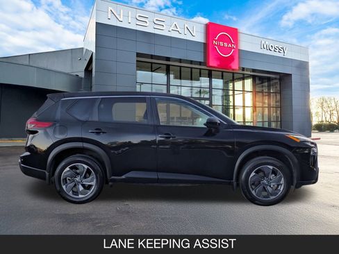 Certified 2025 Nissan Rogue SV image 6