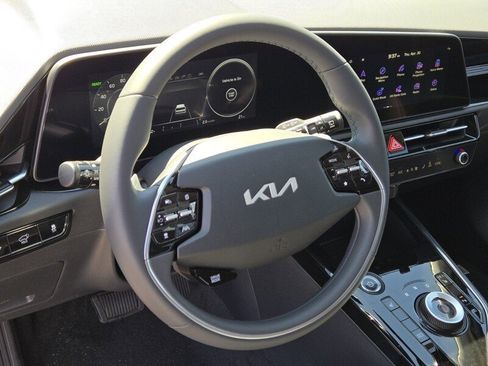 New 2026 Kia Niro Wind FWD image 10