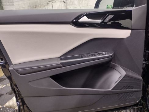 New 2026 Volkswagen Taos S image 17