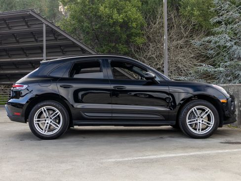 Certified 2025 Porsche Macan image 12