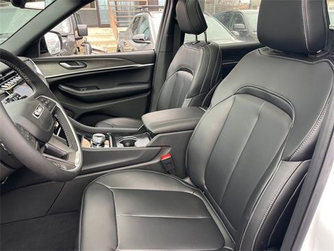 New 2025 Jeep Grand Cherokee L Limited image 10