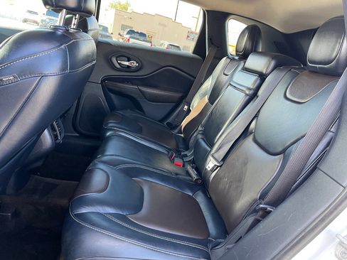 Used 2017 Jeep Cherokee Limited image 28
