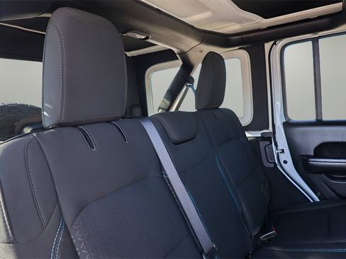 Used 2021 Jeep Wrangler Unlimited Islander image 19