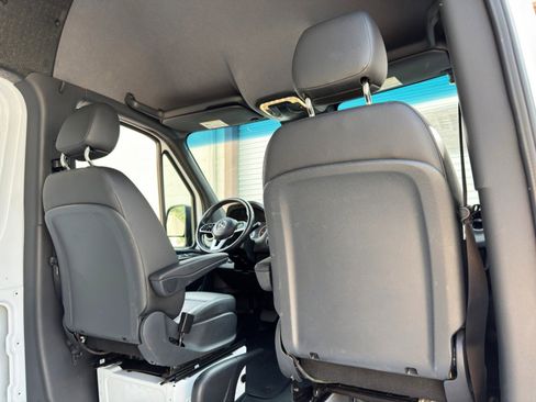 Used 2023 Mercedes-Benz Sprinter 2500 image 33