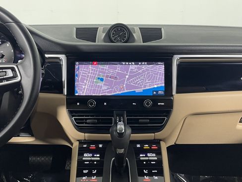 Certified 2023 Porsche Macan AWD/4WD image 19