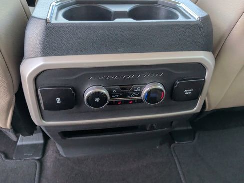 Used 2023 Ford Expedition Limited AWD/4WD image 40
