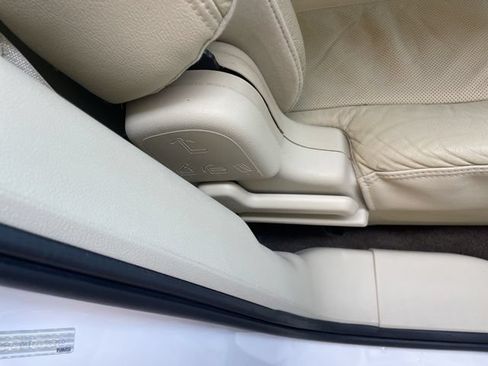 Used 2014 Lincoln MKT FWD image 52