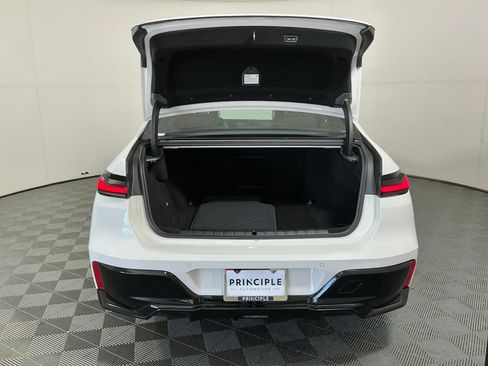Used 2024 BMW i7 eDrive50 w/ M Sport Package RWD image 27