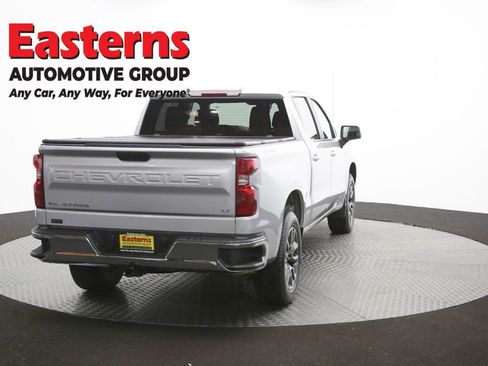Used 2022 Chevrolet Silverado 1500 LT AWD/4WD image 41