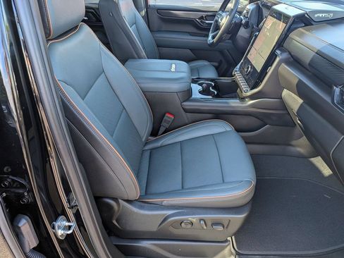 Used 2025 GMC Yukon AT4 AWD/4WD image 23