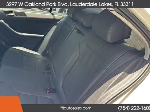 Used 2011 Volkswagen Jetta SEL image 27
