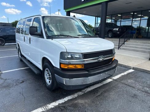 Used 2018 Chevrolet Express 2500 LT w/ LT Preferred Equipment Group RWD image 2