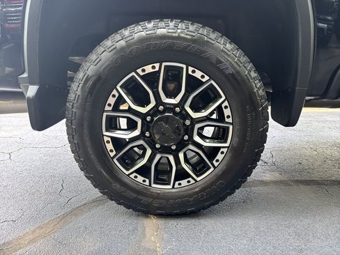 Used 2023 Chevrolet Silverado 2500 High Country AWD/4WD image 19